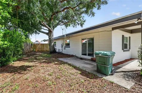 1303 NE Stately Oaks Drive NW Winter Haven FL 33881