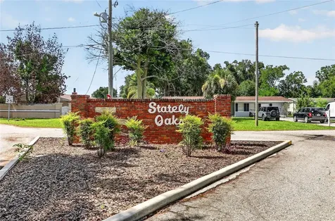1303 NE Stately Oaks Drive NW Winter Haven FL 33881