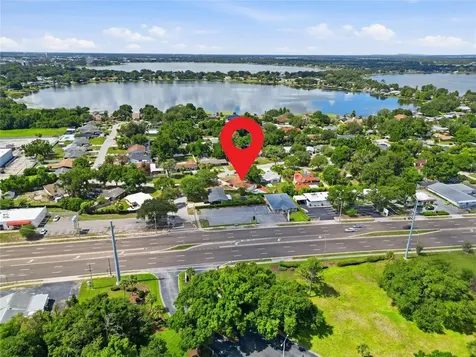 1303 NE Stately Oaks Drive NW Winter Haven FL 33881