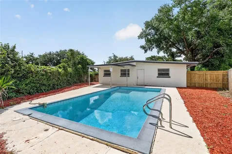 1303 NE Stately Oaks Drive NW Winter Haven FL 33881
