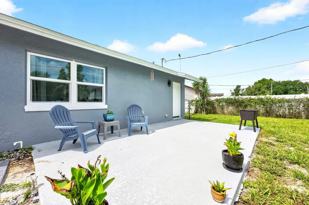 2910 Flynn Street Deltona FL 32738