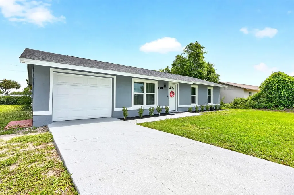 2910 Flynn Street Deltona FL 32738