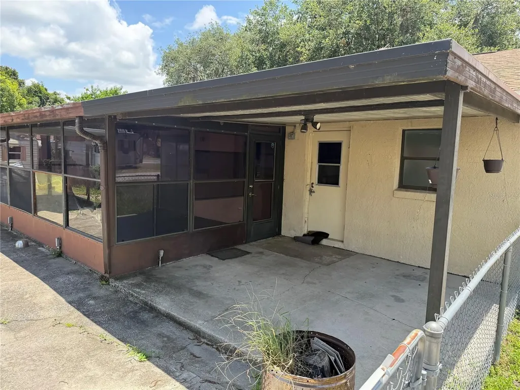 1244 County Road 437 Lake Panasoffkee FL 33538