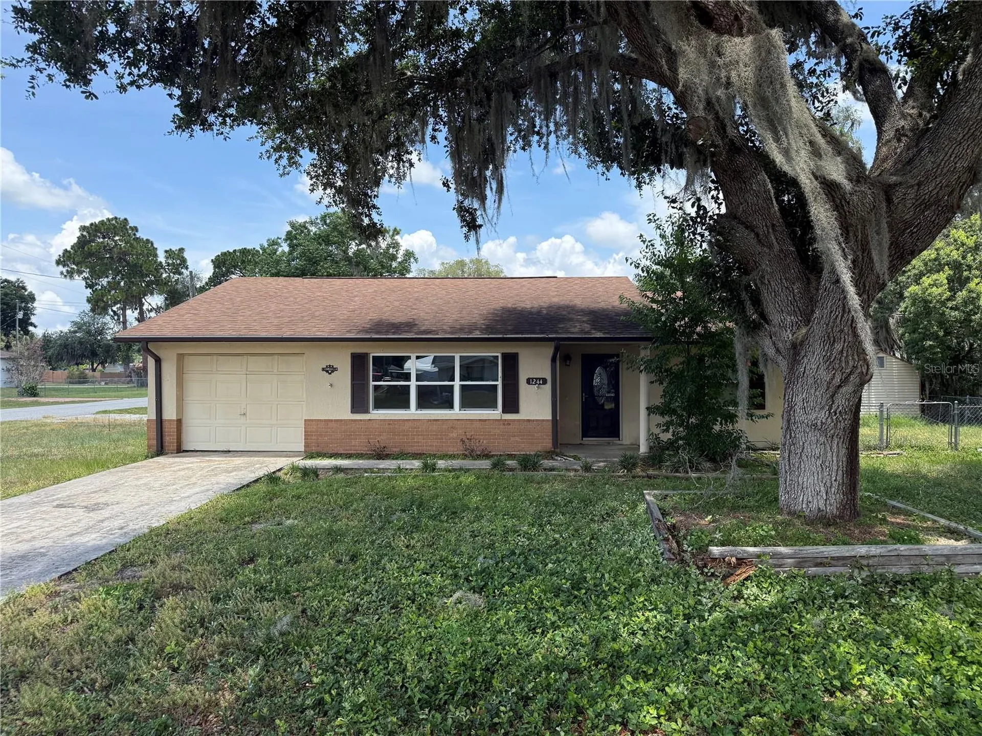 1244 County Road 437 Lake Panasoffkee FL 33538
