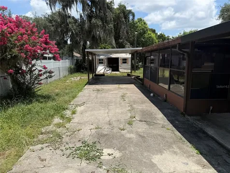 1244 County Road 437 Lake Panasoffkee FL 33538