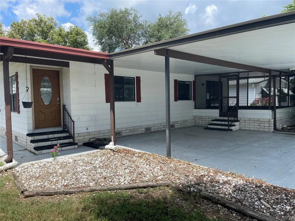 2102 Canopy Circle Zellwood FL 32798