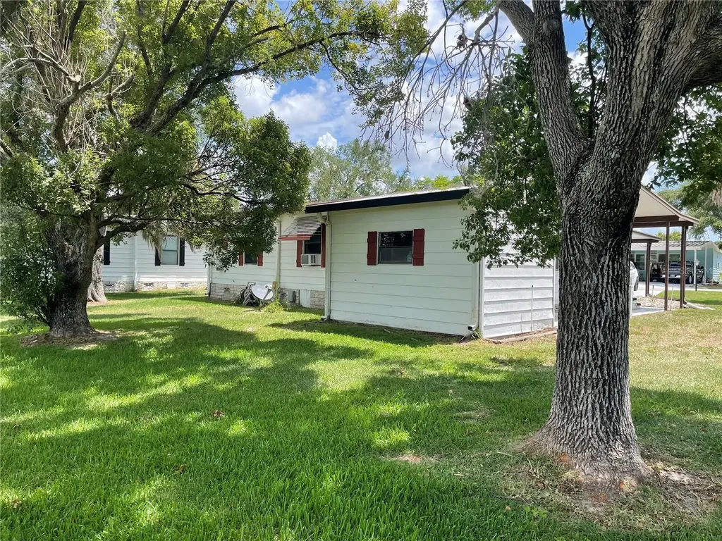 2102 Canopy Circle Zellwood FL 32798