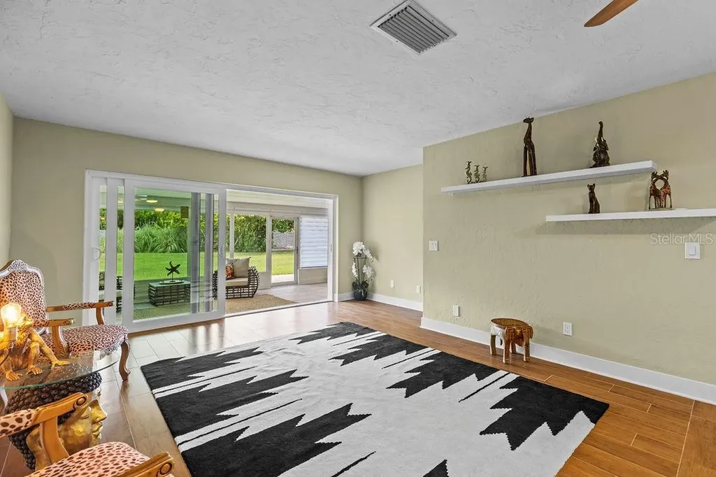 215 Boca Ciega Point Boulevard N St Petersburg FL 33708