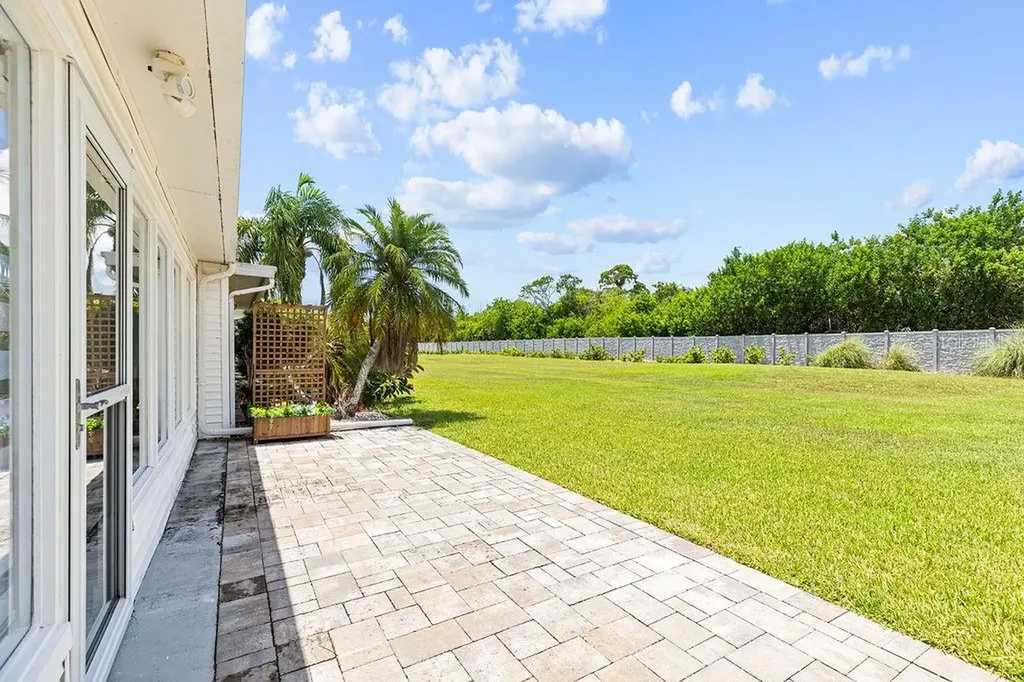 215 Boca Ciega Point Boulevard N St Petersburg FL 33708