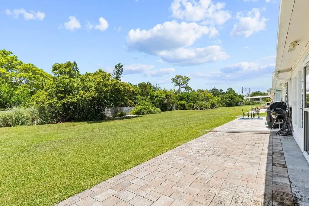 215 Boca Ciega Point Boulevard N St Petersburg FL 33708