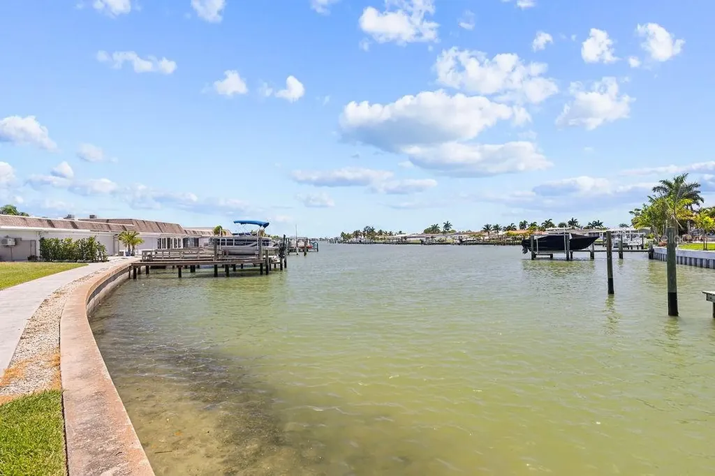 215 Boca Ciega Point Boulevard N St Petersburg FL 33708