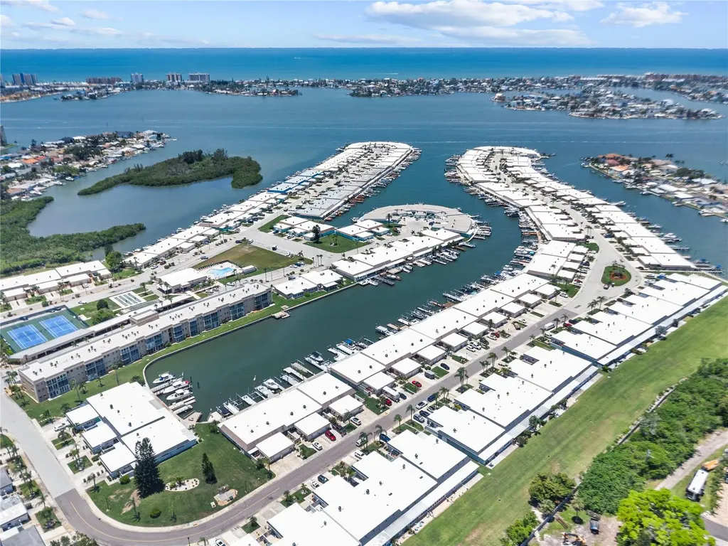 215 Boca Ciega Point Boulevard N St Petersburg FL 33708
