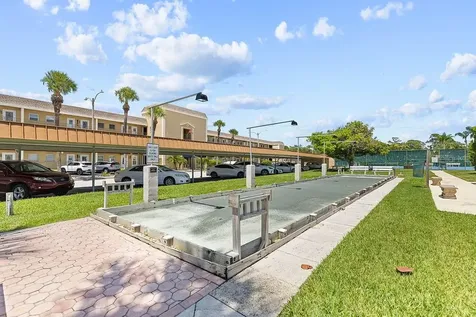 215 Boca Ciega Point Boulevard N St Petersburg FL 33708