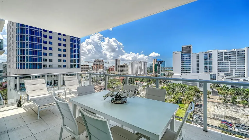 301 Quay Commons Sarasota FL 34236