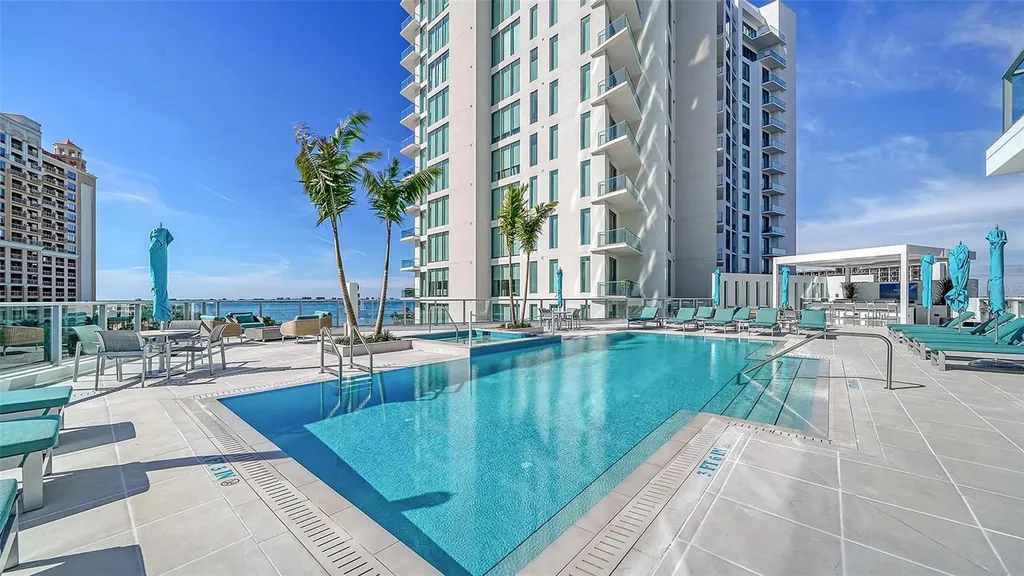 301 Quay Commons Sarasota FL 34236