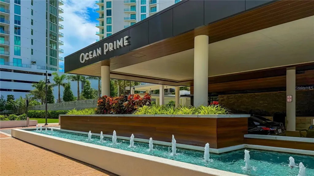 301 Quay Commons Sarasota FL 34236