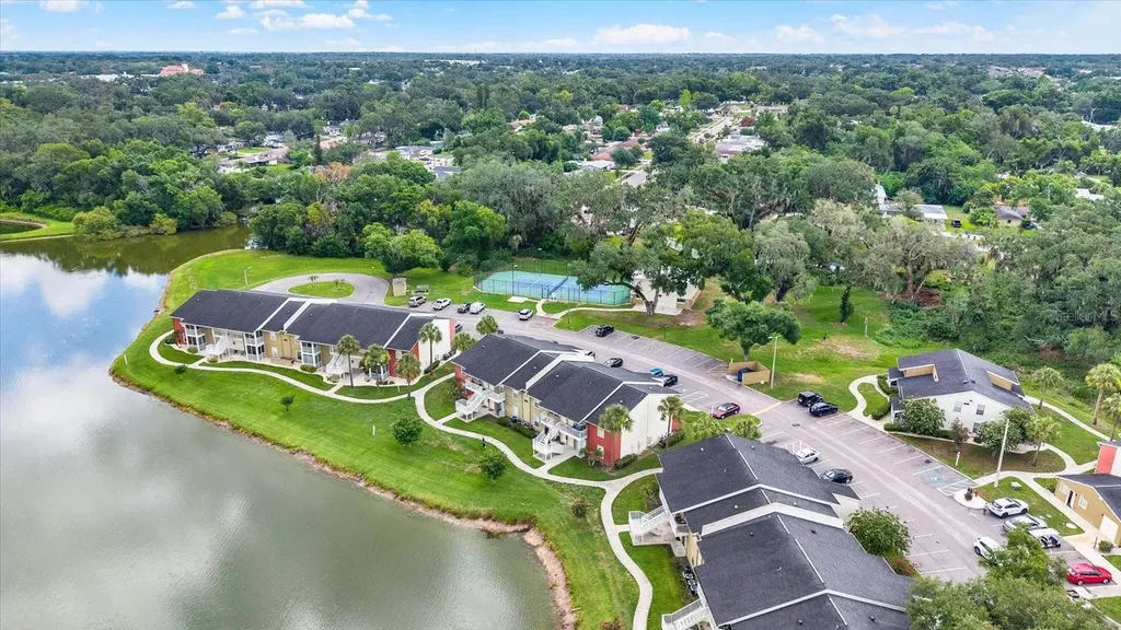 308 Lake Parsons Green Brandon FL 33511