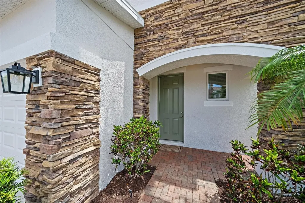8418 Nandina Drive Sarasota FL 34240