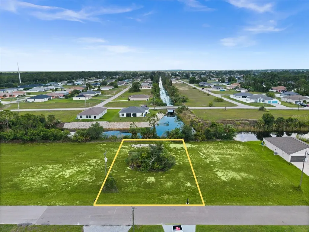 907 NE 32nd Terrace Cape Coral FL 33909