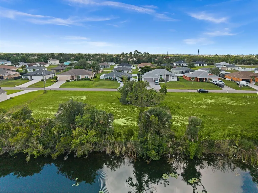 907 NE 32nd Terrace Cape Coral FL 33909