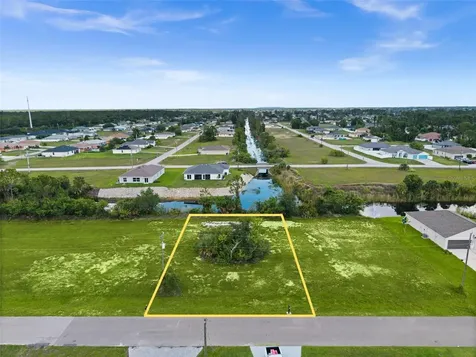 907 NE 32nd Terrace Cape Coral FL 33909