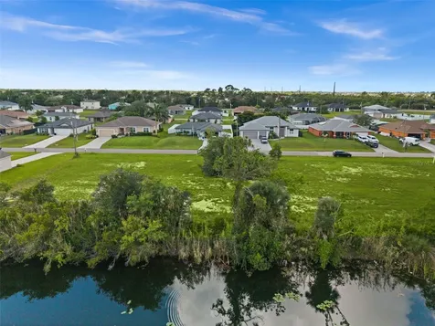 907 NE 32nd Terrace Cape Coral FL 33909