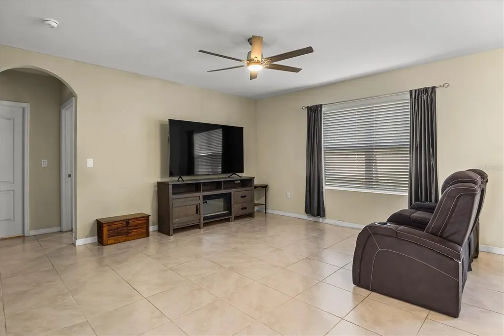 323 Harbour Way Mulberry FL 33860