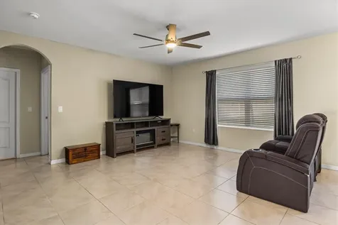 323 Harbour Way Mulberry FL 33860