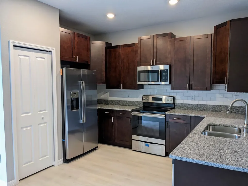 9771 Pembrooke Pines Drive Ruskin FL 33573