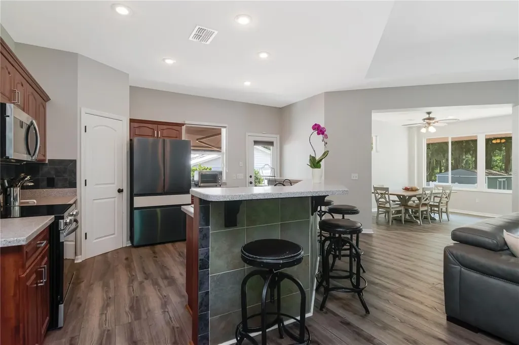 219 Willow Bend Parkway Lutz FL 33549