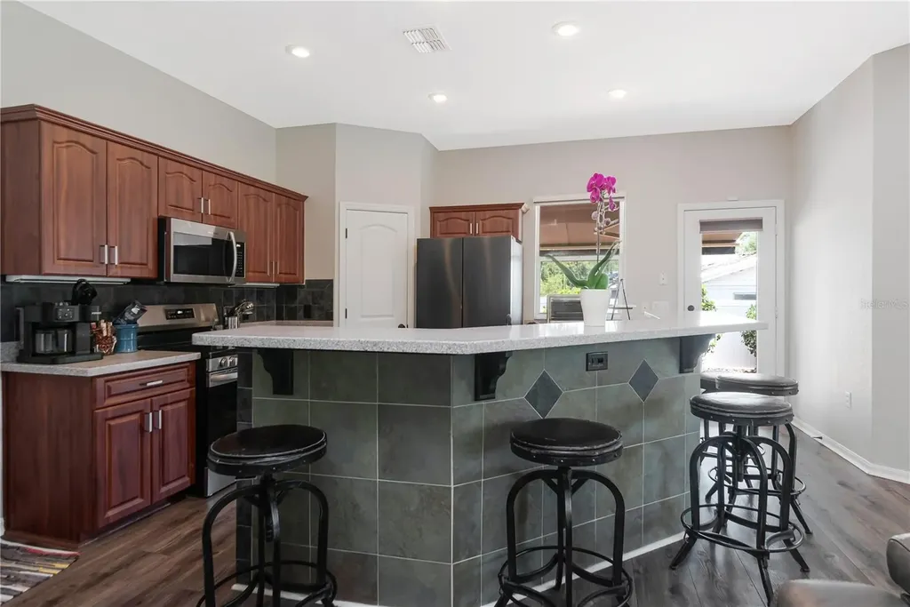 219 Willow Bend Parkway Lutz FL 33549