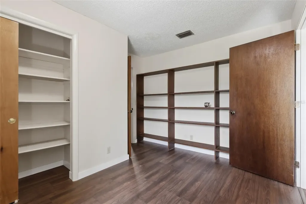 4923 17th Street Zephyrhills FL 33542