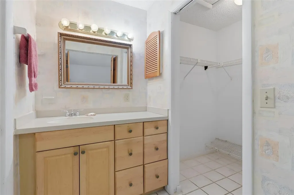 4923 17th Street Zephyrhills FL 33542