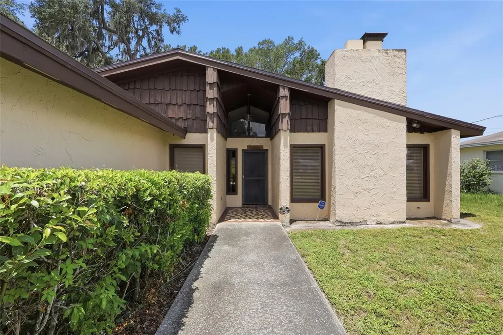 4923 17th Street Zephyrhills FL 33542