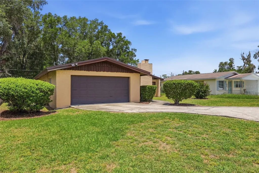 4923 17th Street Zephyrhills FL 33542