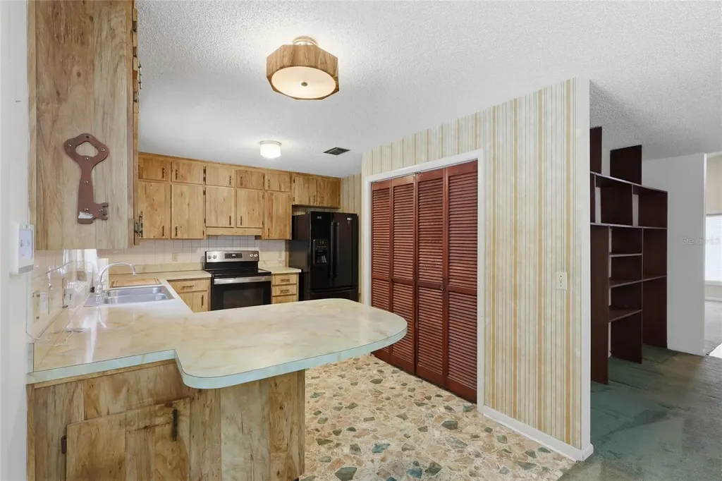 4923 17th Street Zephyrhills FL 33542