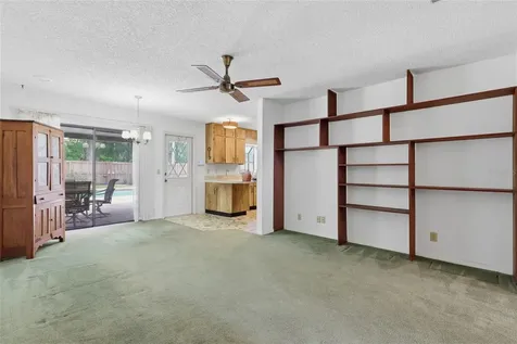 4923 17th Street Zephyrhills FL 33542