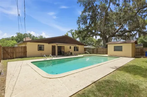 4923 17th Street Zephyrhills FL 33542