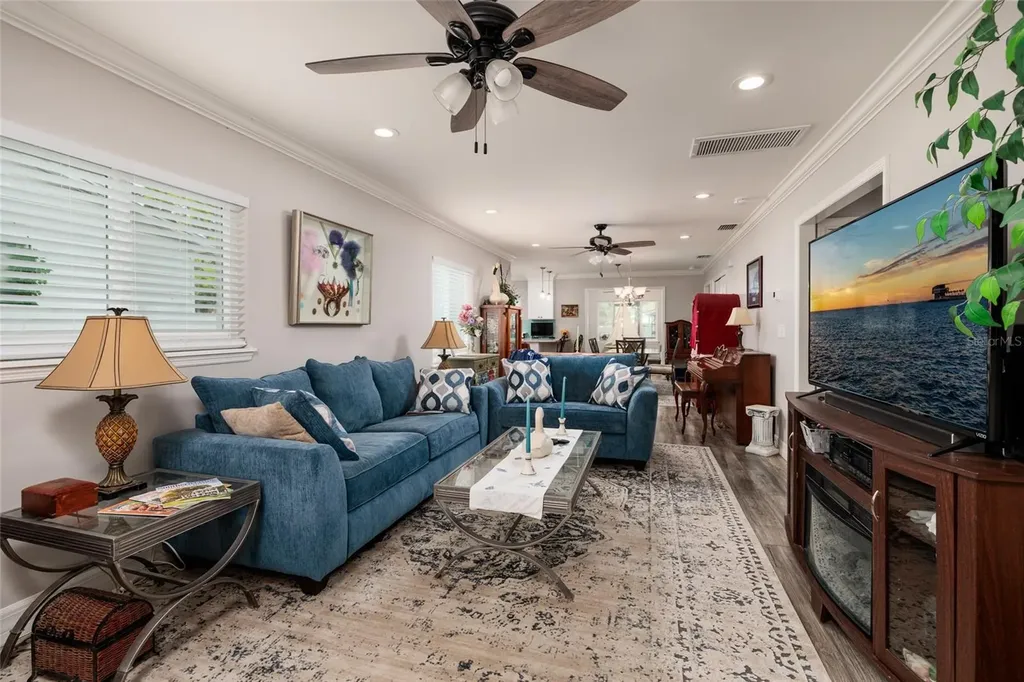 5029 19th Street N St Petersburg FL 33714
