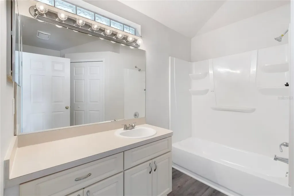 7456 Oxford Garden Circle Apollo Beach FL 33572