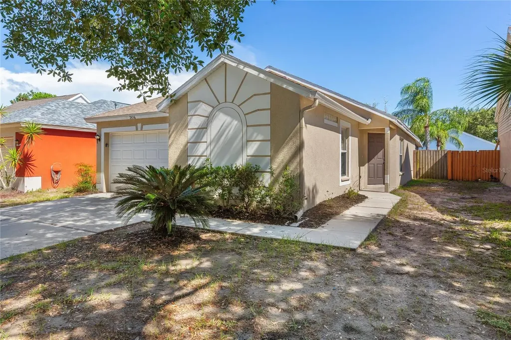 7456 Oxford Garden Circle Apollo Beach FL 33572