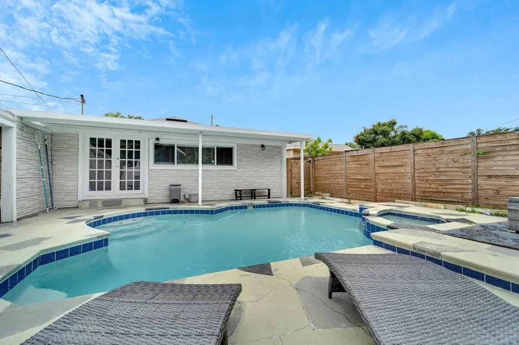 2219 16th Street N St Petersburg FL 33704