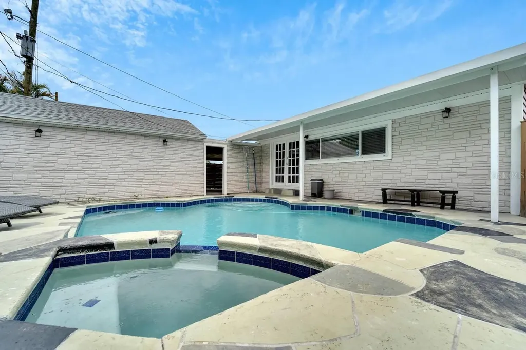 2219 16th Street N St Petersburg FL 33704