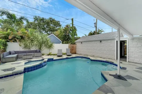 2219 16th Street N St Petersburg FL 33704
