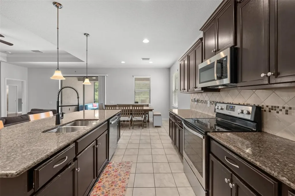 2212 Landside Drive Valrico FL 33594