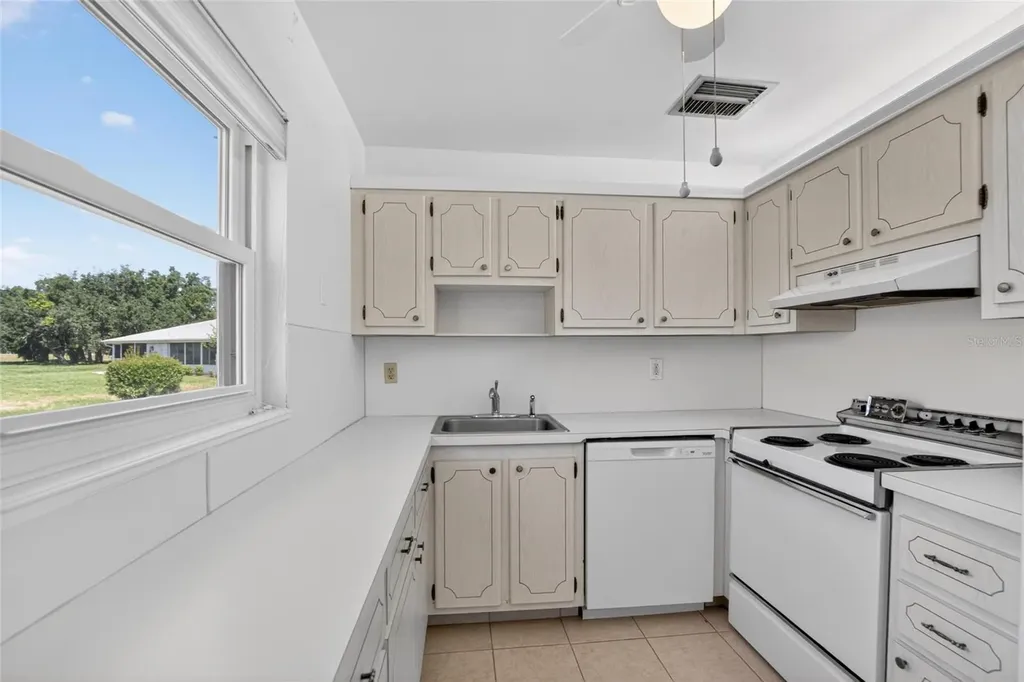 1902 Andover Street Sun City Center FL 33573