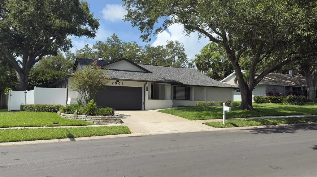 2905 Bluffs Drive Largo FL 33770