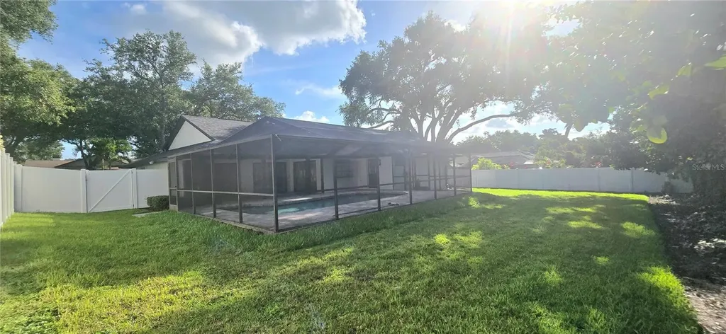 2905 Bluffs Drive Largo FL 33770