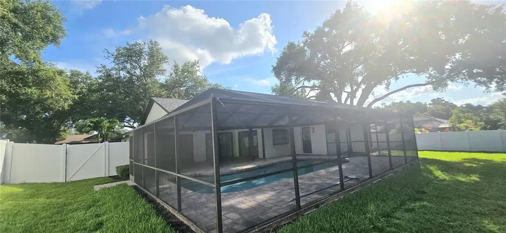 2905 Bluffs Drive Largo FL 33770