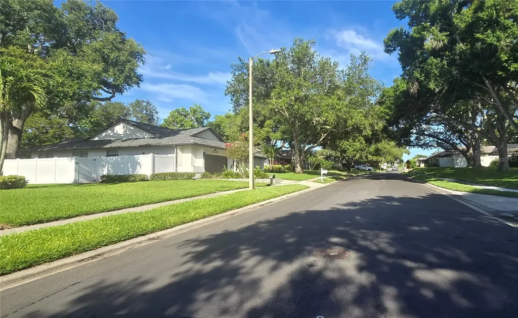 2905 Bluffs Drive Largo FL 33770